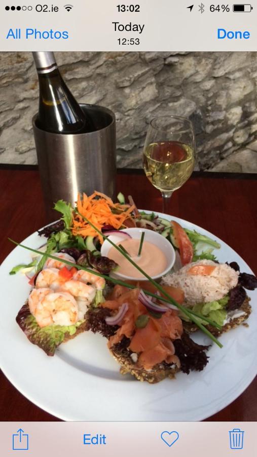 The Wander Inn Bar & Accommodation Kenmare Exteriör bild
