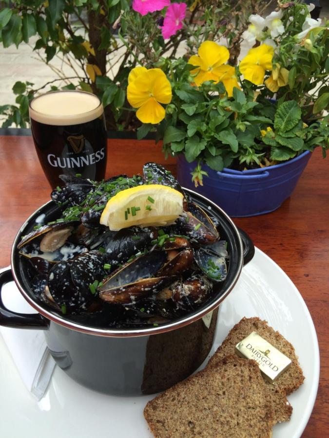 The Wander Inn Bar & Accommodation Kenmare Exteriör bild