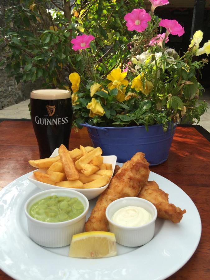 The Wander Inn Bar & Accommodation Kenmare Exteriör bild