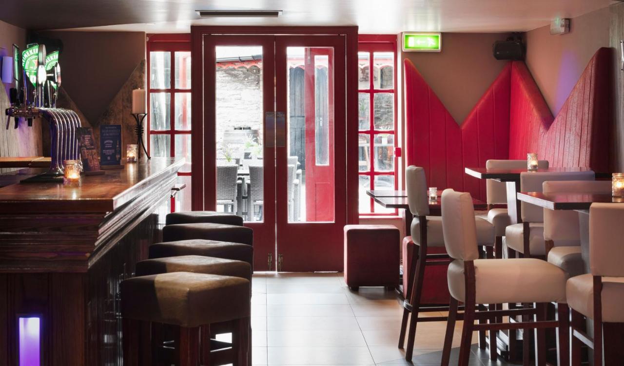 The Wander Inn Bar & Accommodation Kenmare Exteriör bild